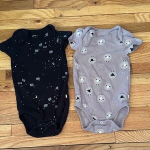 Petit Lem Two-Pack Organic Cotton Short-Sleeve Bodysuits in Black and Taupe 12 M